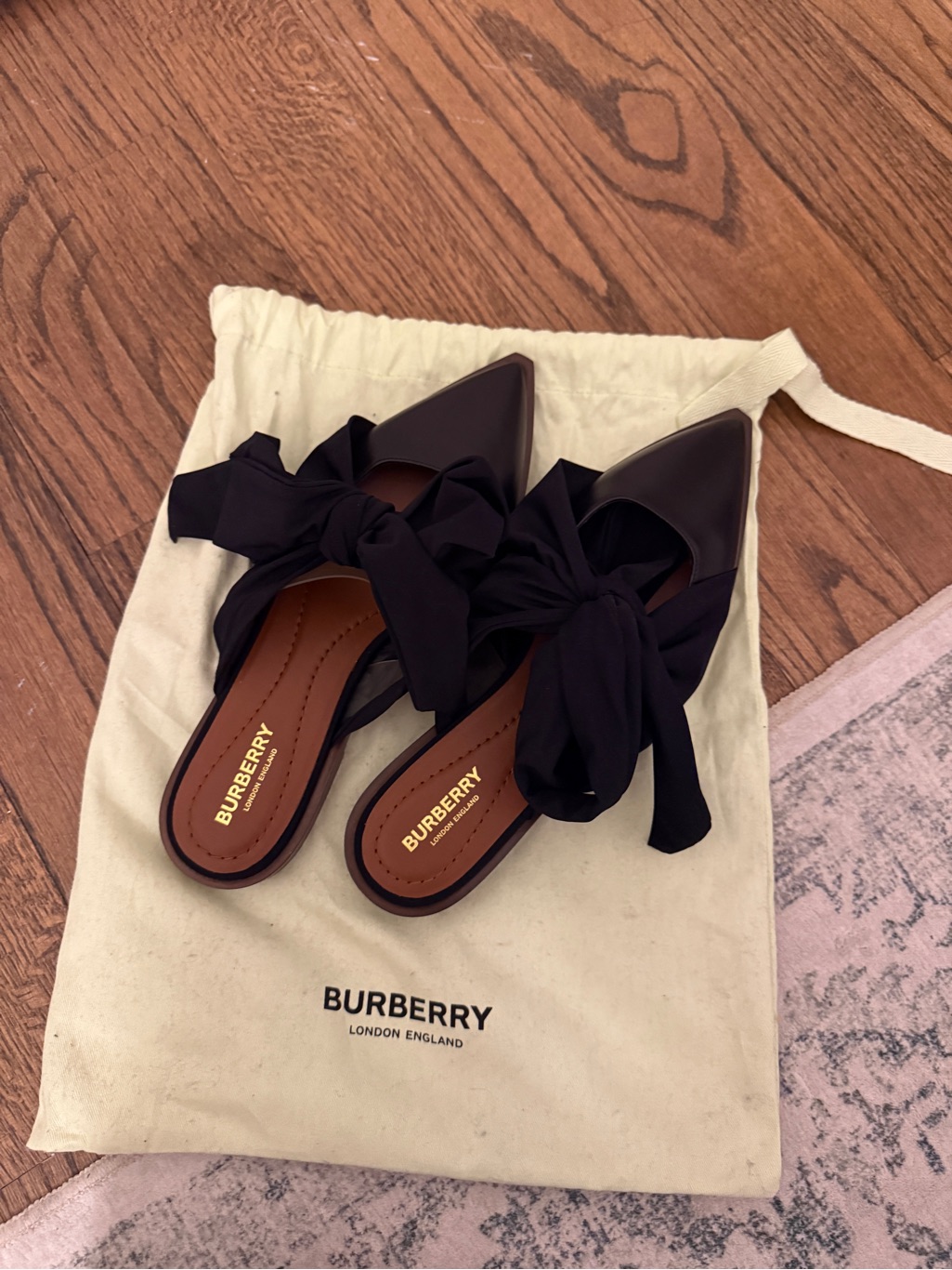 Burberry Black Bow Pointed Toe Leather Mules